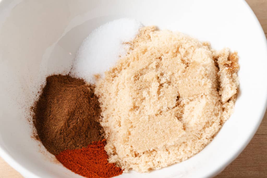 Brown sugar, cinnamon, cayenne, and salt in a bowl.