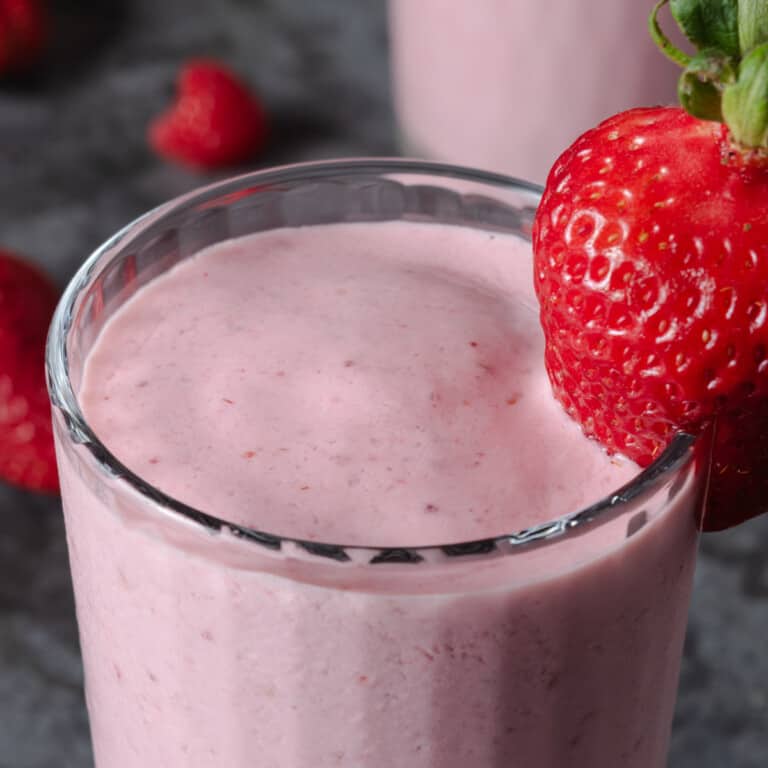 Pink Smoothie (Berry & Yogurt)