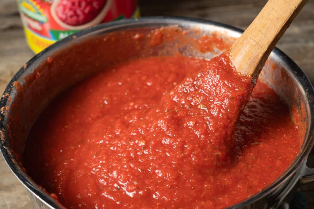 A freshly made pot of pizza sauce.